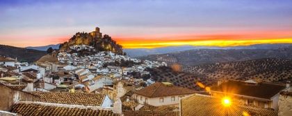 Atardecer panorámico de Montefrío, uno de los pueblos más bonitos de Granada junto a Cortijo El Búho