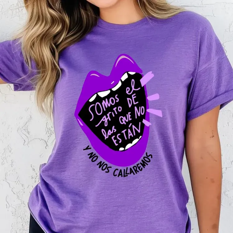 Purple T-shirt with a bold lips graphic and Spanish slogan, “Somos de las que no se callarán.”