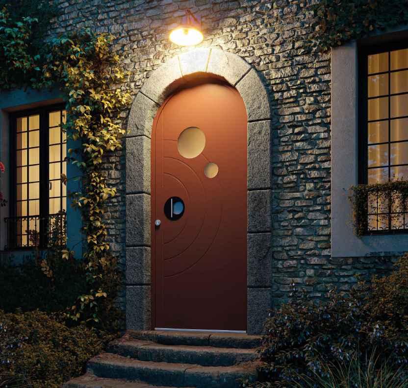 Porte d'entrée cintrée en aluminium à Ussel