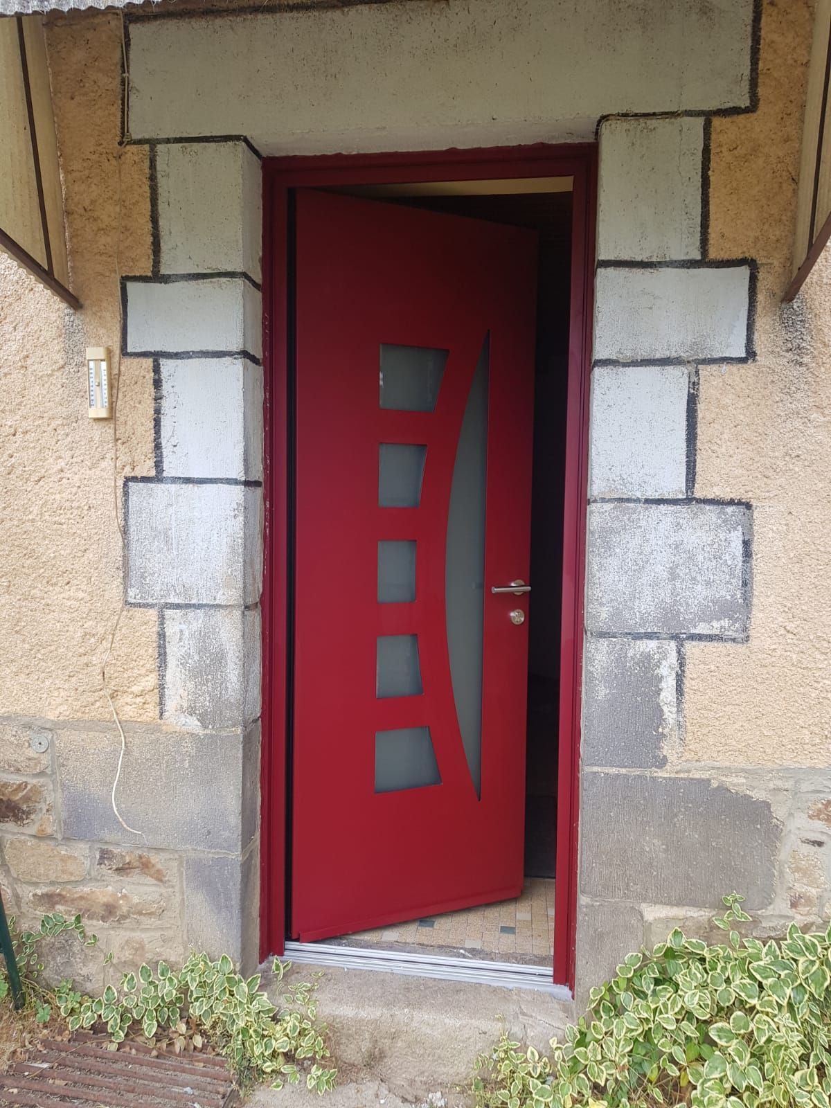 Porte d'entrée moderne rouge
