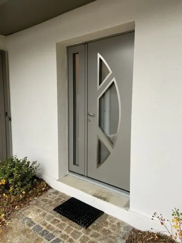 Porte moderne avec tierce en aluminium