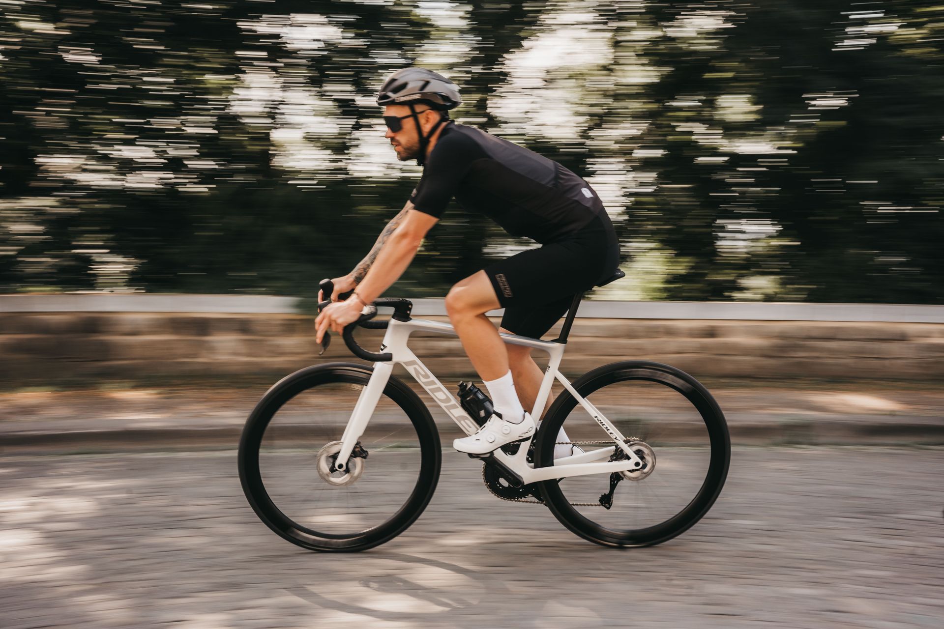 Un vélo de route léger et confortable