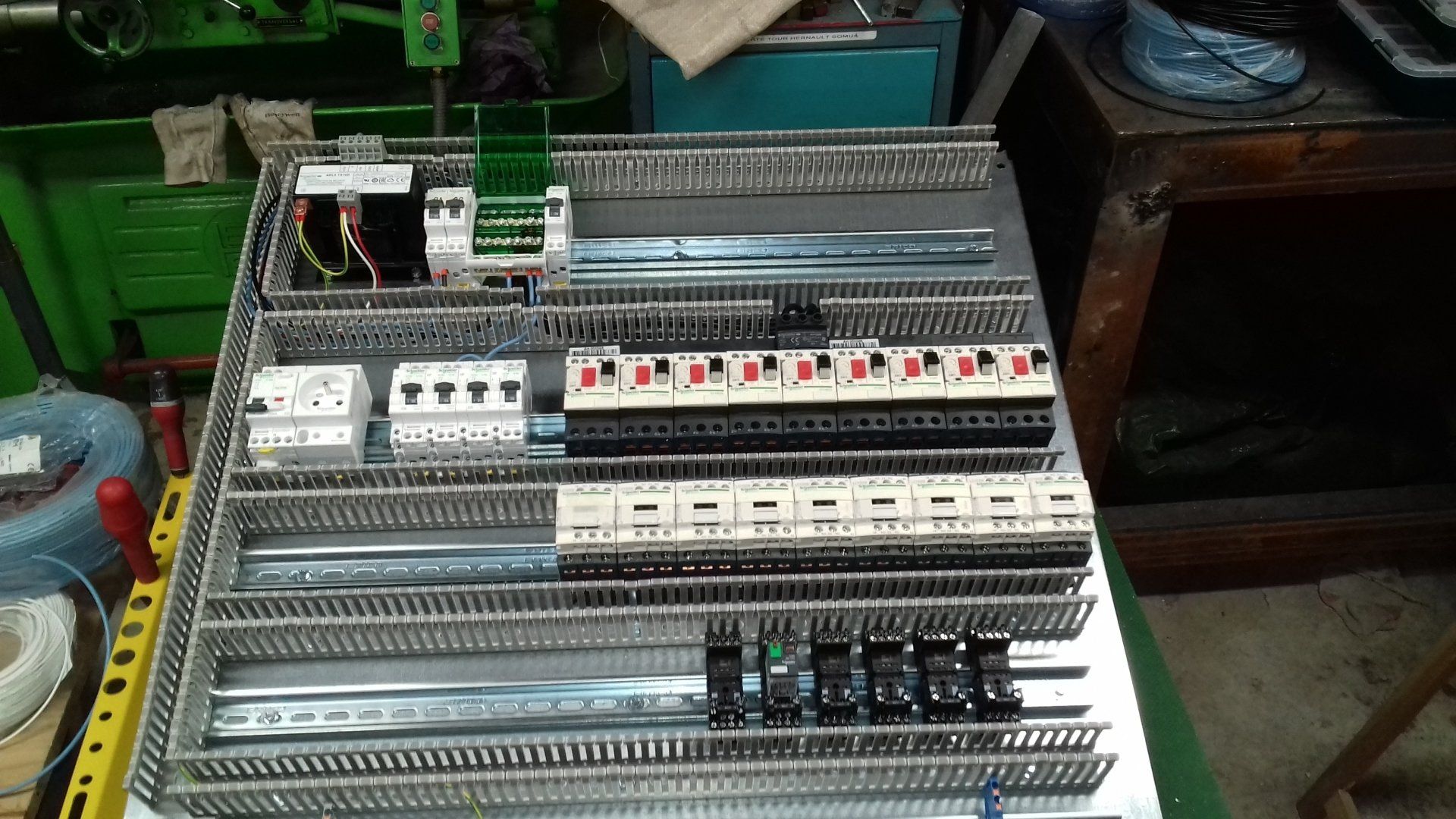 Électricité industrielle et maintenance