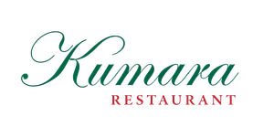 Logotipo del restaurante Kumara con texto verde en cursiva y rojo con serifa sobre un fondo blanco.