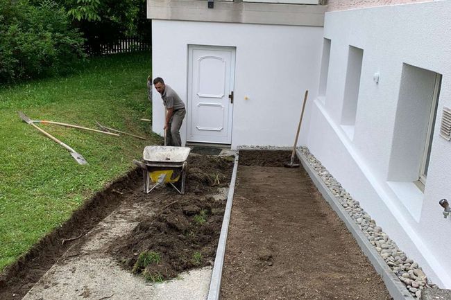 Gartenarbeit von der B&A Bau- und Gebäudeservice GmbH