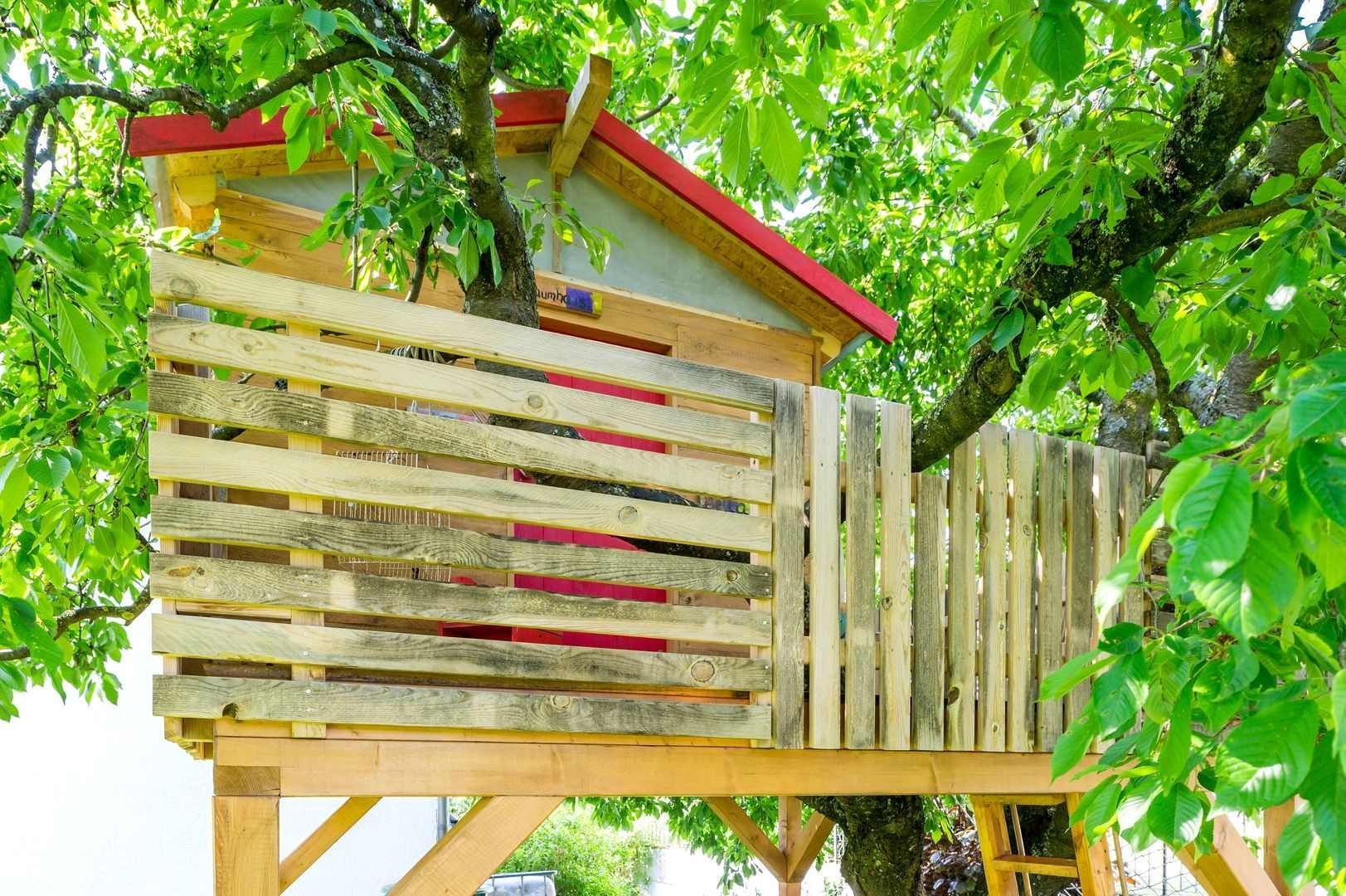 HB Holzbau Breymaier GmbH – Holzverkleidung an einem Baumhaus