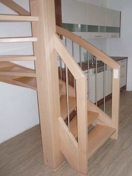 HB Holzbau Breymaier GmbH – Treppengeländer aus Holz mit dekorativen Querstreben