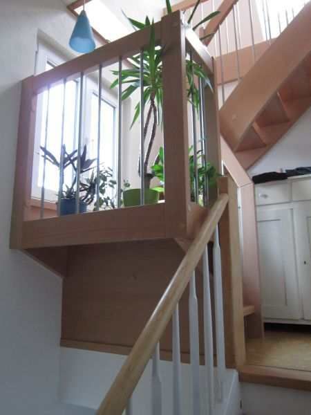 HB Holzbau Breymaier GmbH – der untere Bereich einer neu installierten Holztreppe