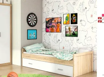Un dormitorio con una cama y un tablero de dardos en la pared.