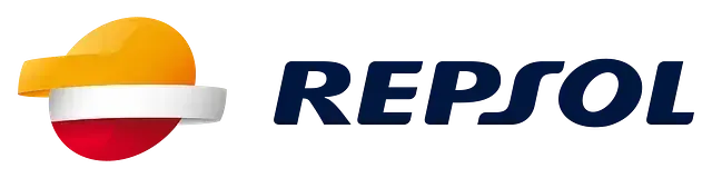 Un primer plano del logotipo de Repsol sobre un fondo blanco.