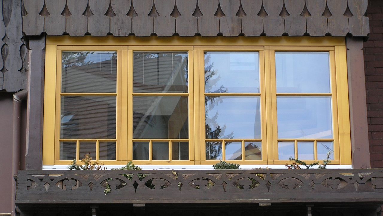 Das Holzfenster vermittelt Ihnen angenehme Wärme und Ruhe. Es eignet sich hervorragend für historische Altbauten, Bauernhäuser oder für das kleinere Budget.
