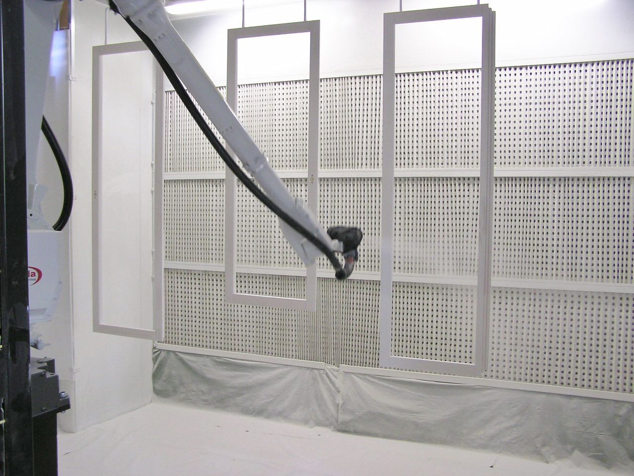 Fortschrittliche Technik und die hohe Präzision der Verarbeitung treffen auf hochwertige Materialien. Somit bieten wir Gewähr für ein Qualitätsprodukt, so als Renovationsfenster, Holzmetallfenster, Holzfenster und Schiebetüren.