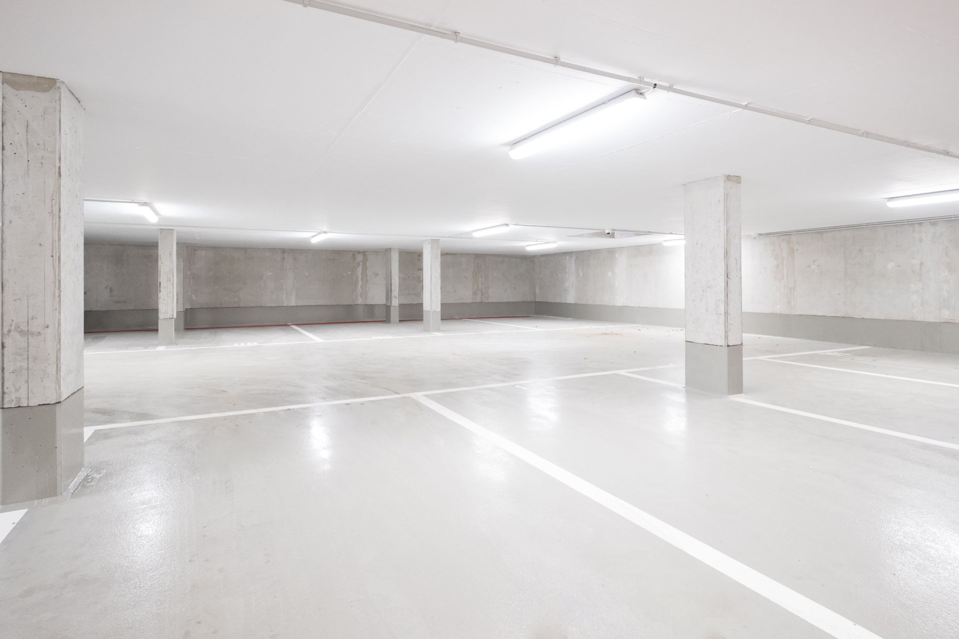 Parking souterrain avec sol en résine