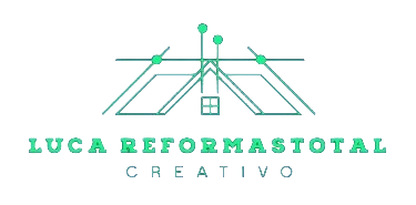 Logotipo verde claro con un icono de techo arquitectónico sobre el texto "LUCA REFORMASTOTAL CREATIVO".