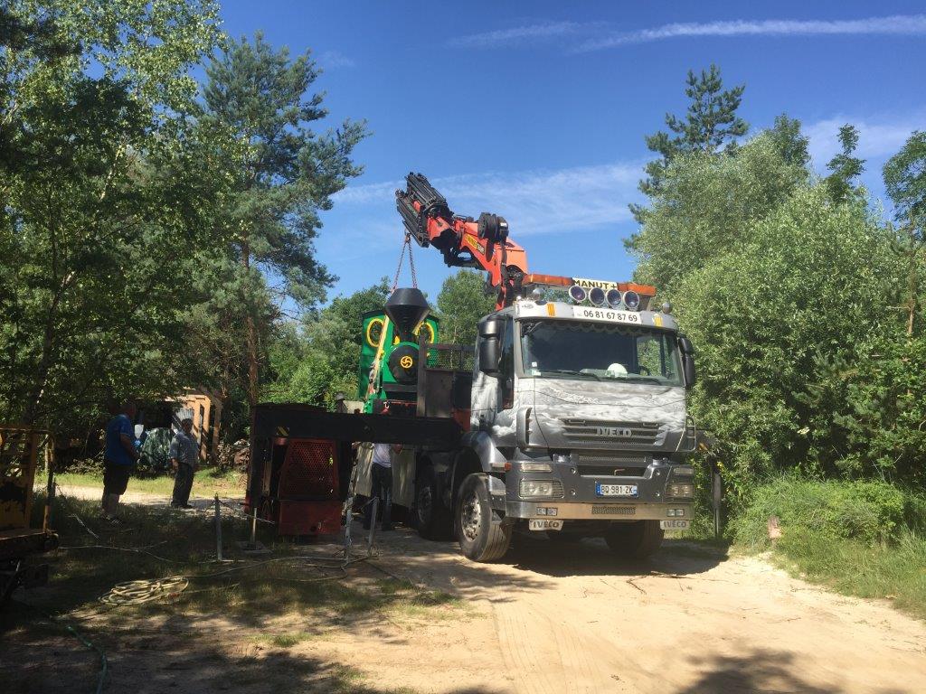 Camion nacelle - engin de chantier