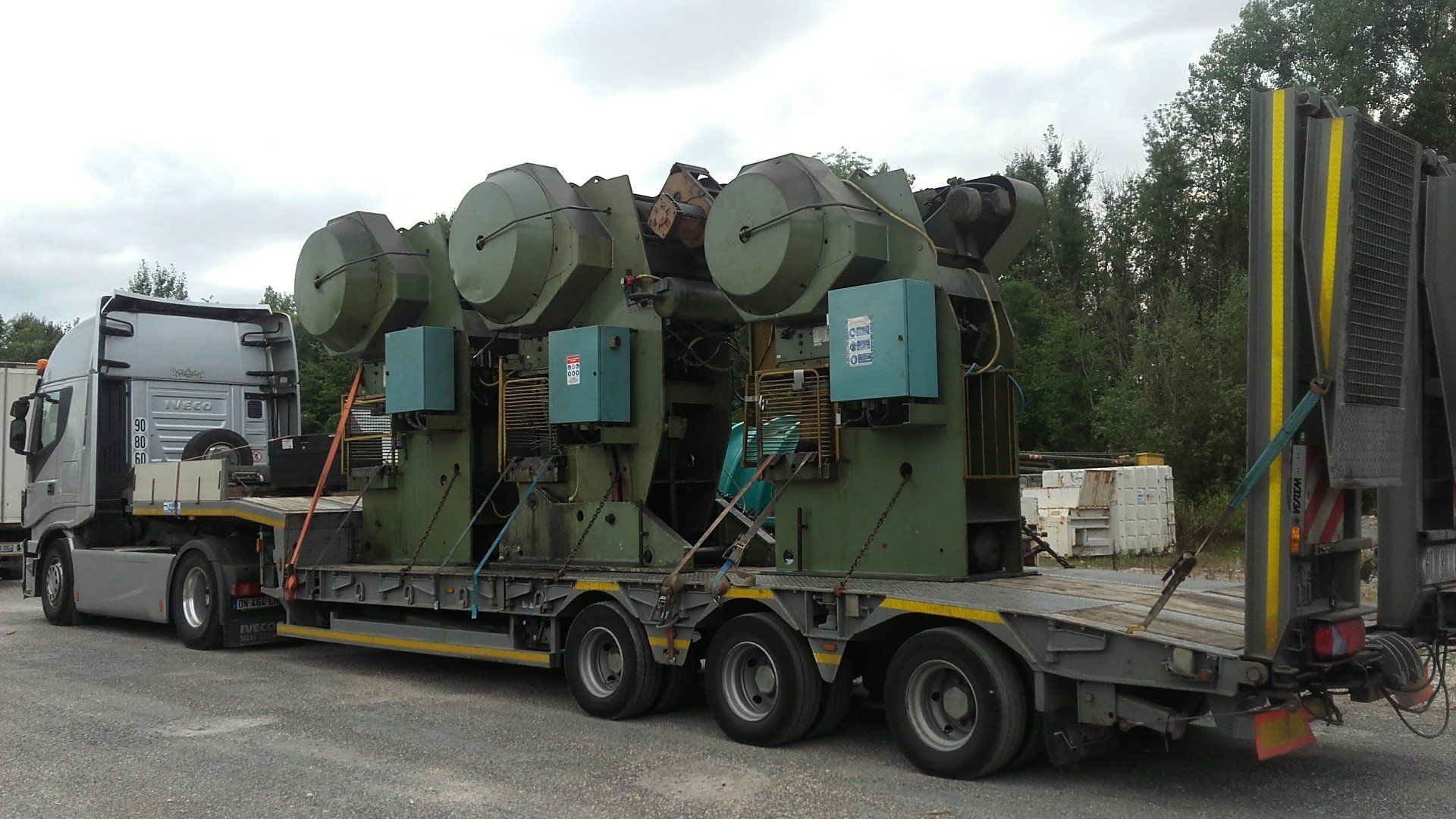 camion porteur machine industrielle