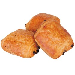 Trois pains au chocolat, dorés et au chocolat bien visible.