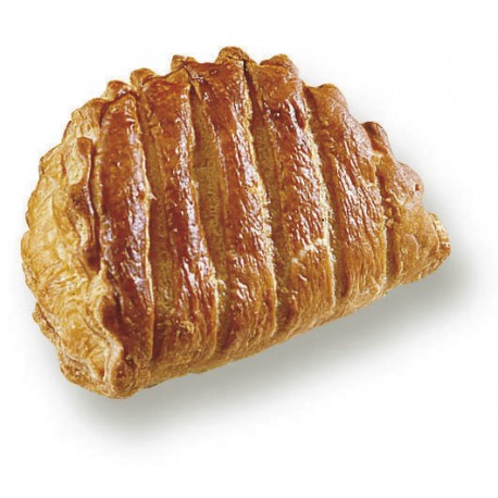 Pâtisserie rectangulaire, de couleur brun doré, avec des stries verticales.