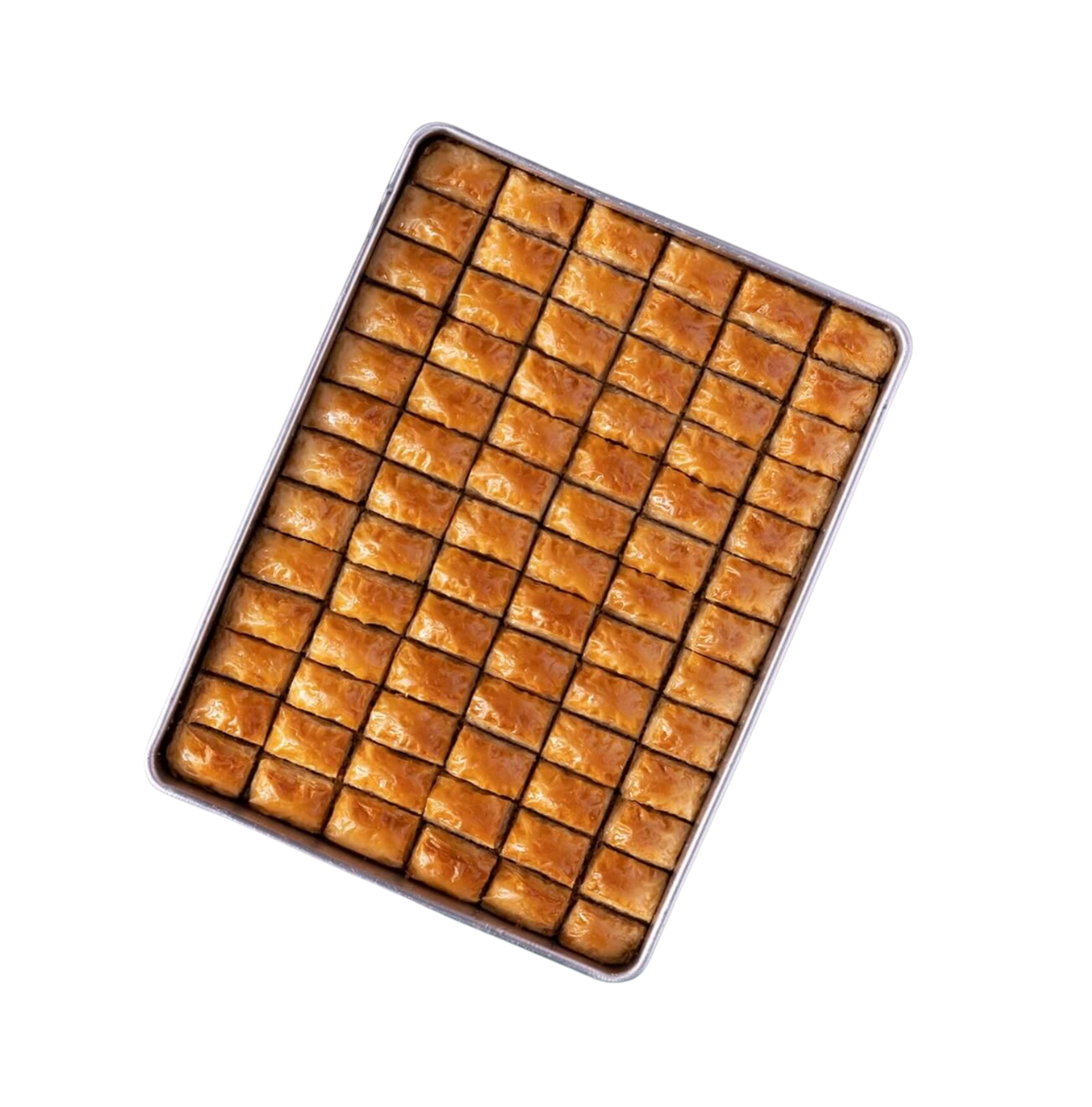 Baklava dans un plateau en métal ; carrés de pâte dorés.