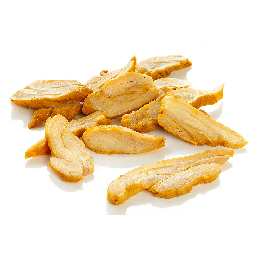 Un tas de poulet cuit et tranché, de couleur brun doré, sur une surface blanche.