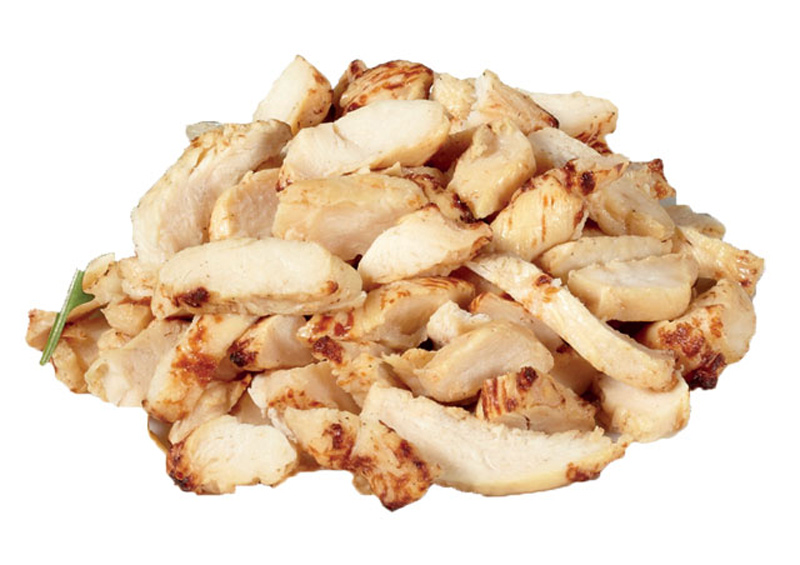 Tas de poulet cuit et haché. Les morceaux sont blanc cassé avec des bords dorés.