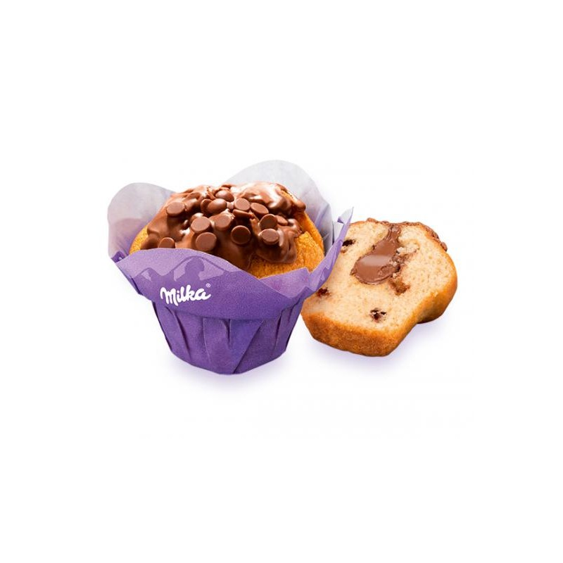 Muffin Milka dans une caissette en papier violette, garni de pépites de chocolat.