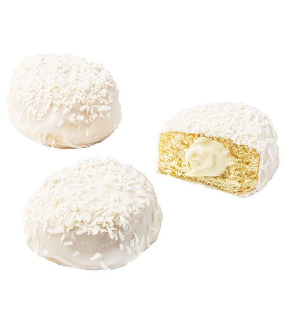 Trois gâteaux à la noix de coco recouverts d'un glaçage blanc ; l'un d'eux, ouvert, révèle une garniture à la crème.