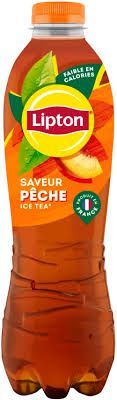 Bouteille de thé glacé Lipton à la pêche avec bouchon orange et étiquette en français.