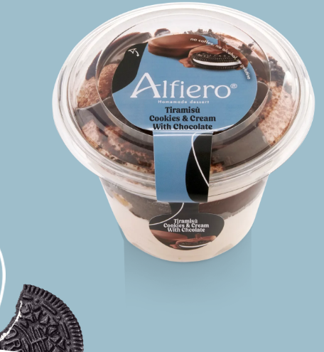 Alifiero tiramisu Biscuits et dessert à la crème dans un récipient en plastique transparent.