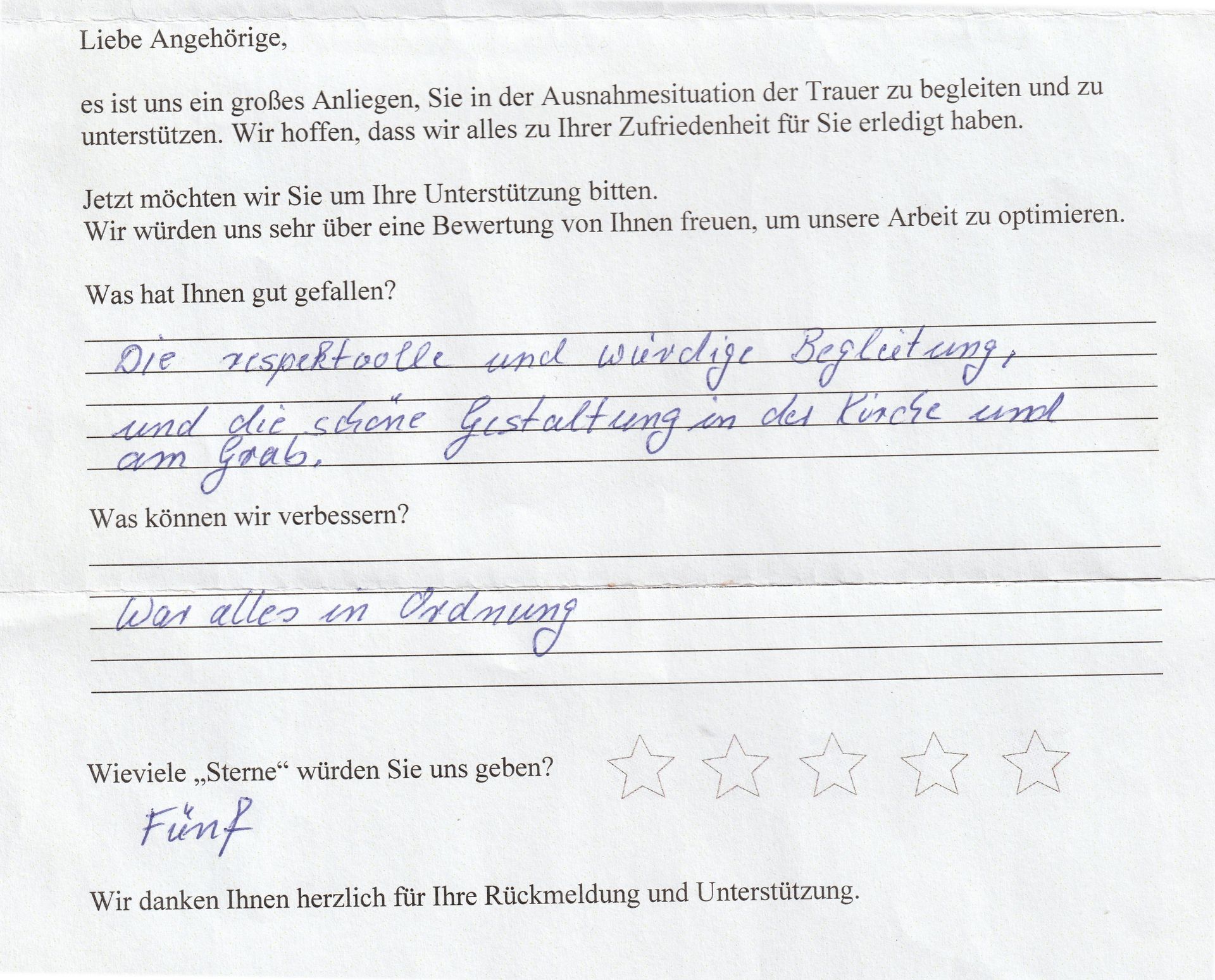 Handschriftliches Feedback auf einem Formular. Die Antworten erfolgen auf Deutsch und werden mit fünf Sternen bewertet.