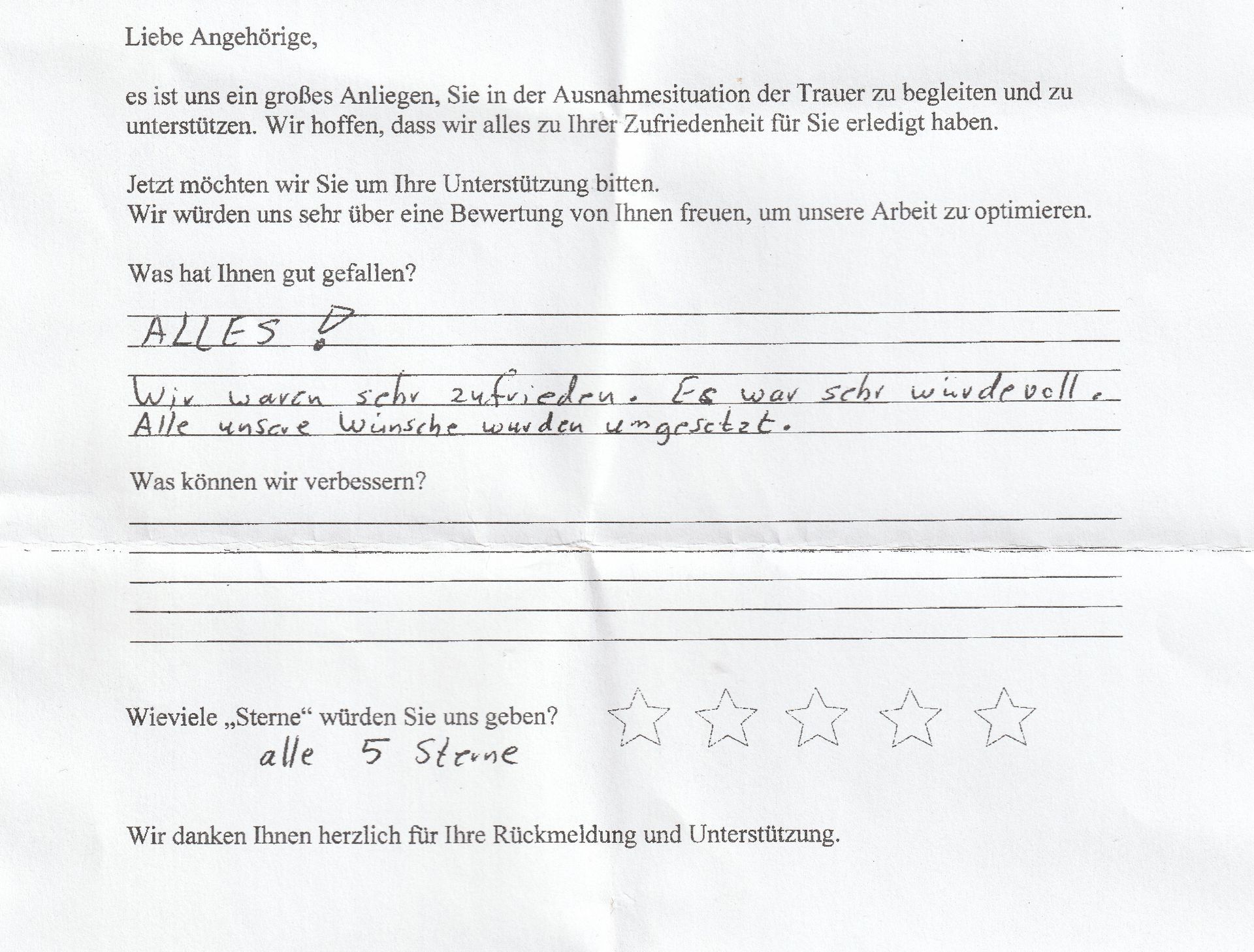 Handschriftliches Kundenfeedbackformular mit Bewertung und Lob für den Service.