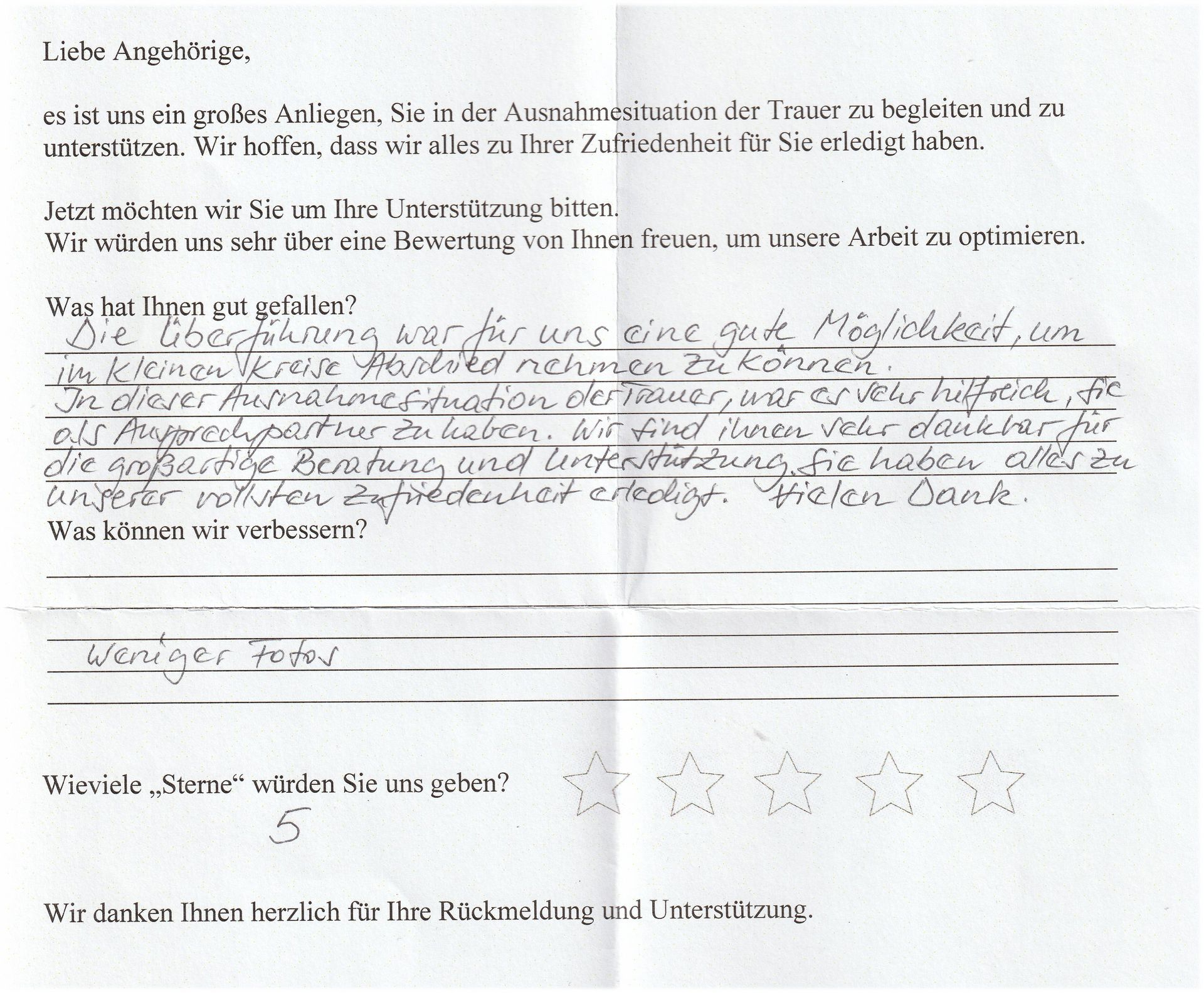 Handschriftlicher Kundenfeedbackbogen mit deutschem Text und Sternebewertung; „5“ Sterne sind ausgefüllt.