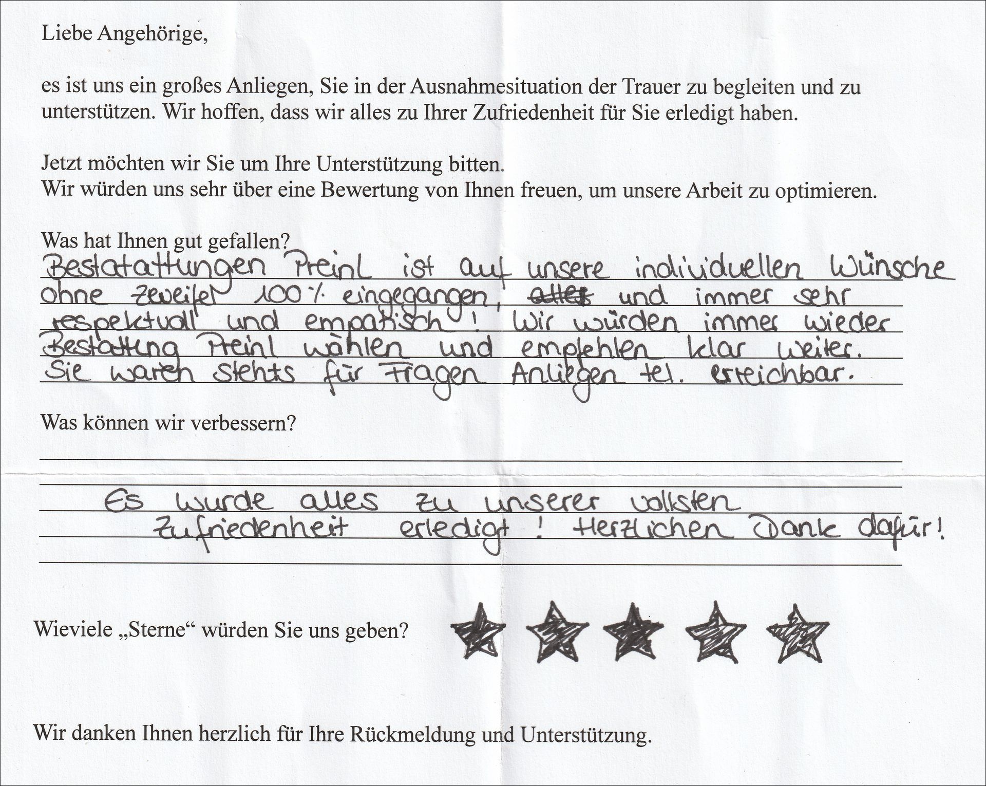 Eine handschriftliche Kundenbewertung auf Briefpapier, die einen Service lobt und mit fünf Sternen bewertet wird.