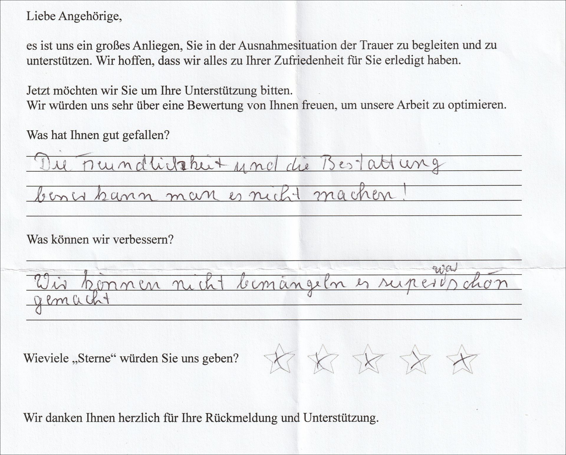 Handschriftlicher Feedbackbogen mit Text in deutscher Sprache, inklusive einer Bewertung mit vier von fünf Sternen.