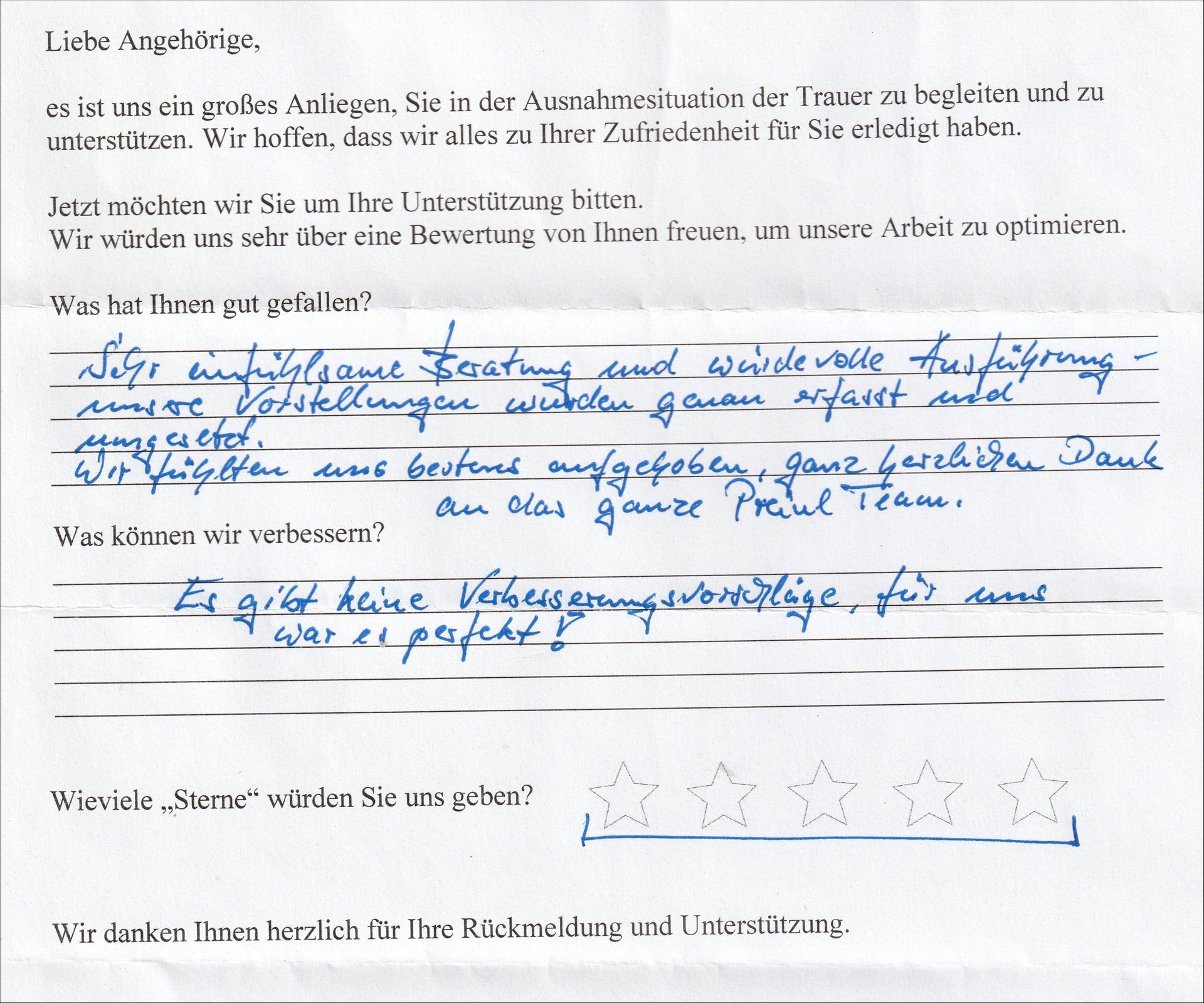 Ein handschriftlicher Kundenfeedbackbogen mit positiven Kommentaren, darunter eine 4-Sterne-Bewertung und Lob für den Service.