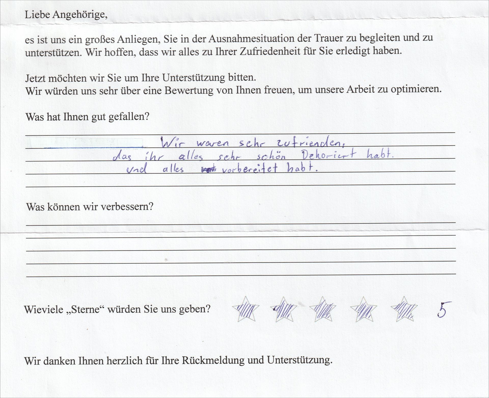 Handschriftlicher Feedbackbogen mit einer Kundenbewertung, gekennzeichnet mit 5 Sternen.