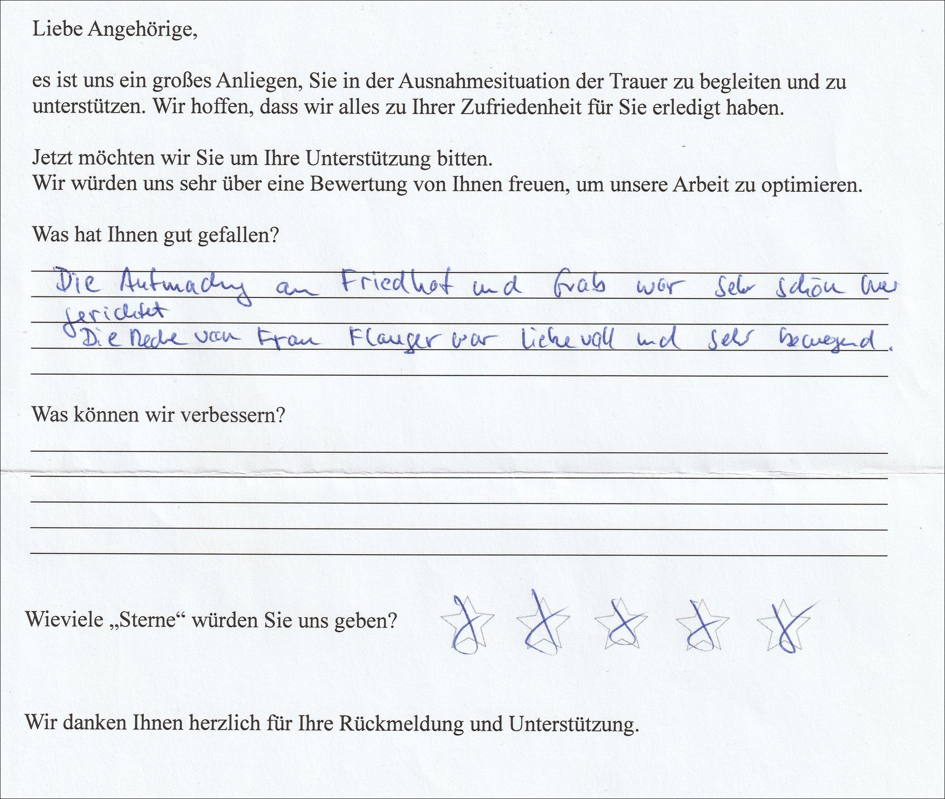 Handschriftliches Kundenfeedbackformular mit Sternebewertungen.