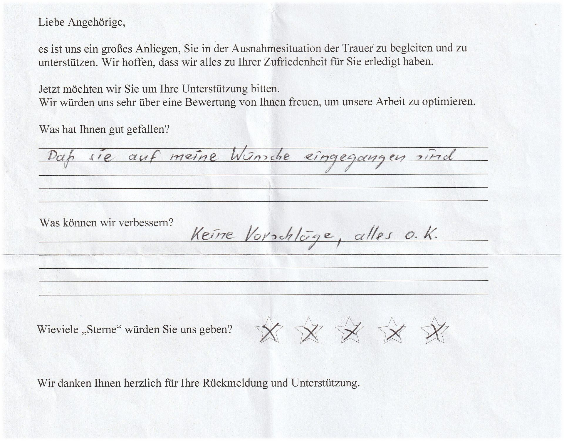 Eine handschriftliche Kundenzufriedenheitsumfrage mit Text und angekreuzten Kästchen, im Mittelteil steht: „Keine Vorablage, alles ok“.