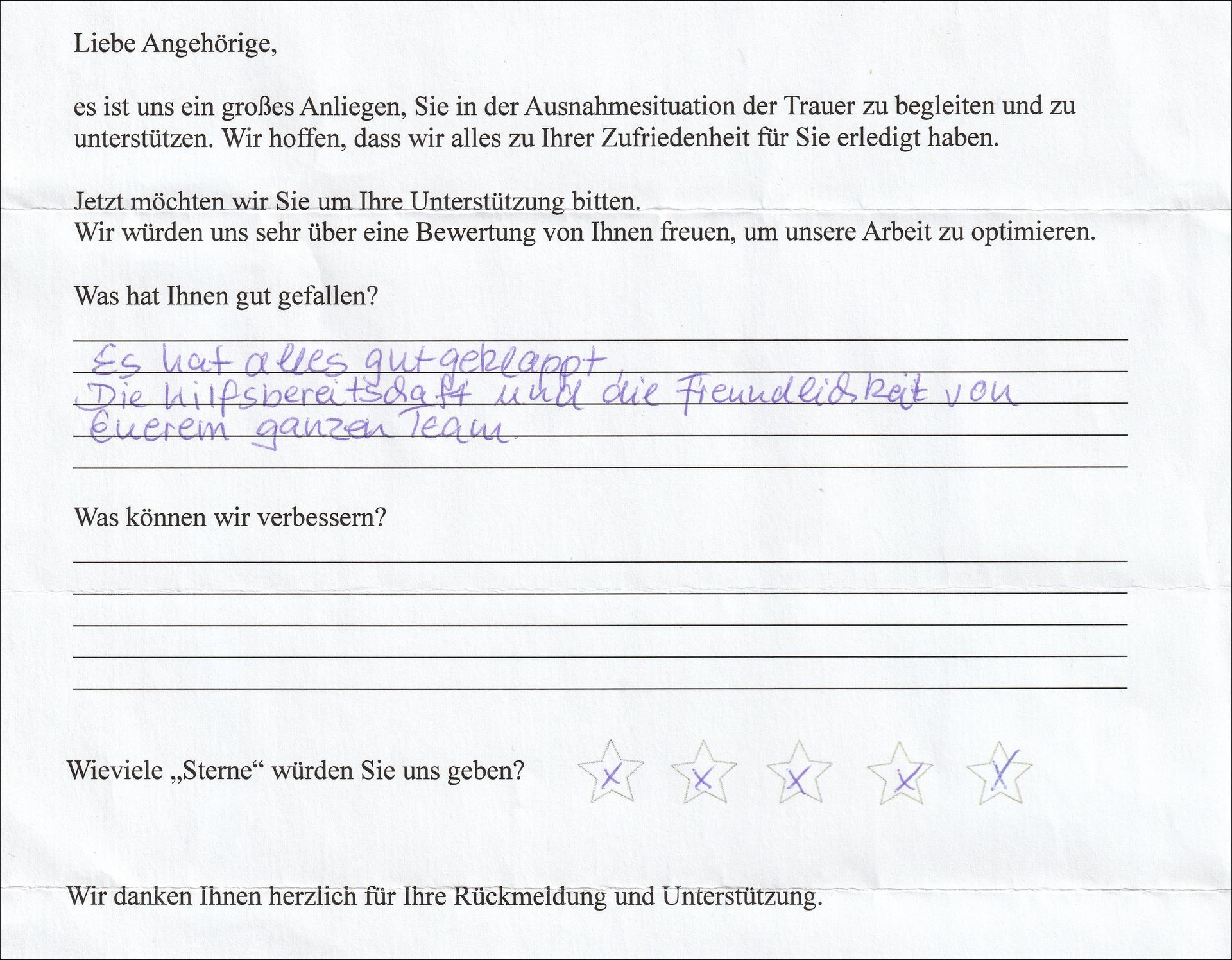 Handschriftliches Feedbackformular mit positiven Kommentaren und 5-Sterne-Bewertung.