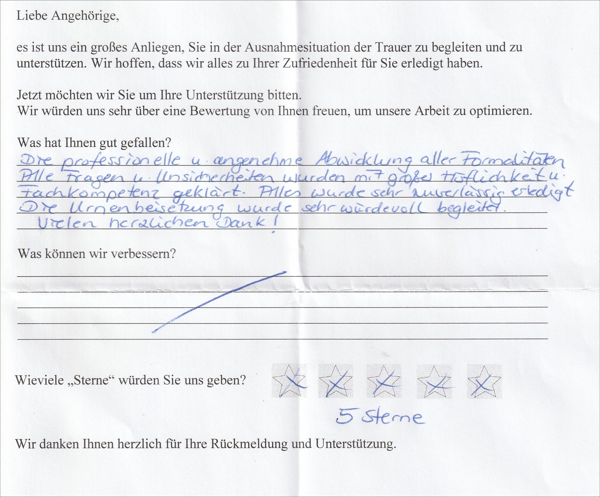 Handschriftliches Feedbackformular mit positiven Kommentaren und 5-Sterne-Bewertung, wahrscheinlich zur Servicebewertung.