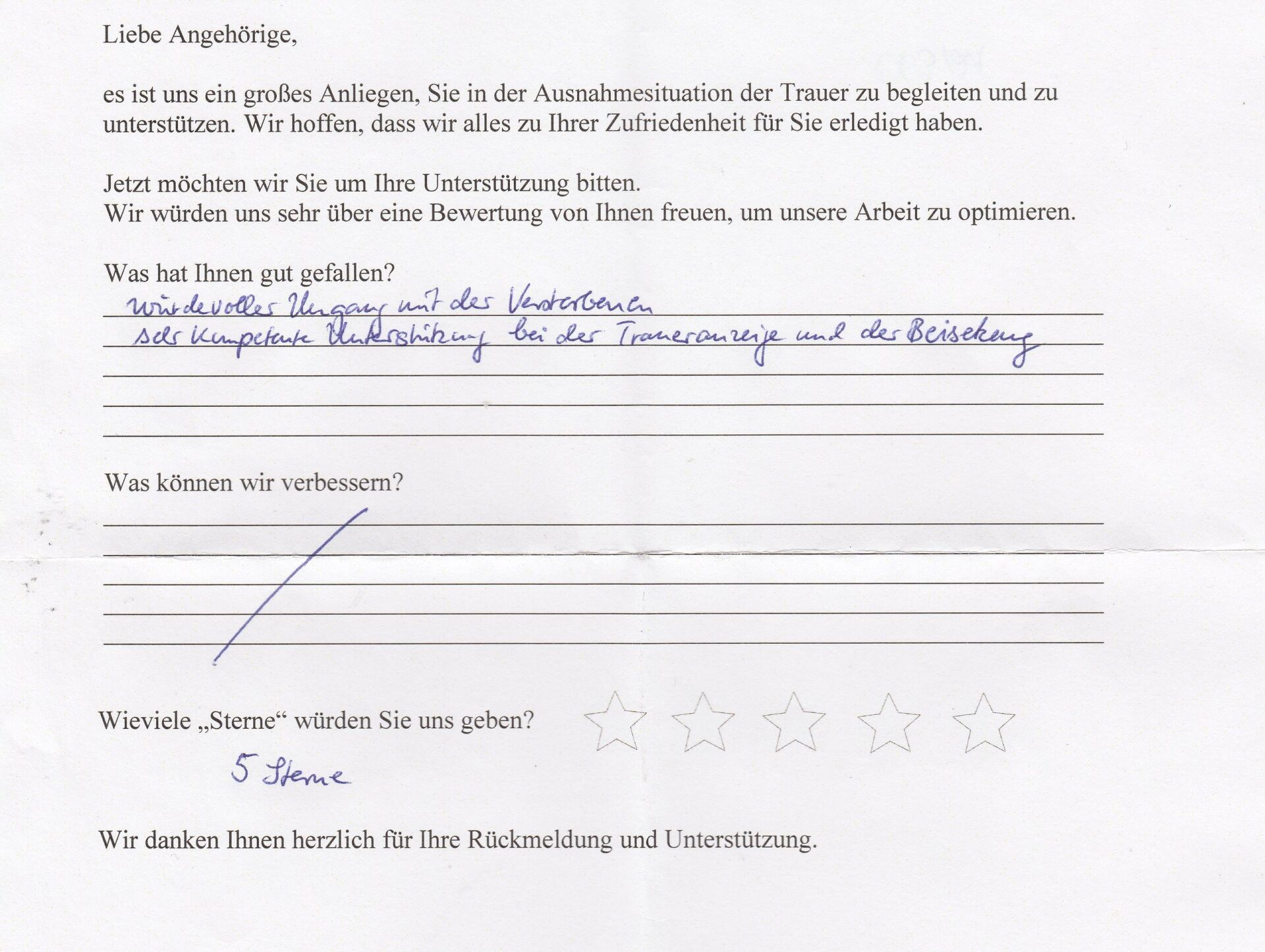 Handschriftliches Feedbackformular mit Text und 5-Sterne-Bewertung, das den guten Service hervorhebt und die Kompetenz des Personals erwähnt.
