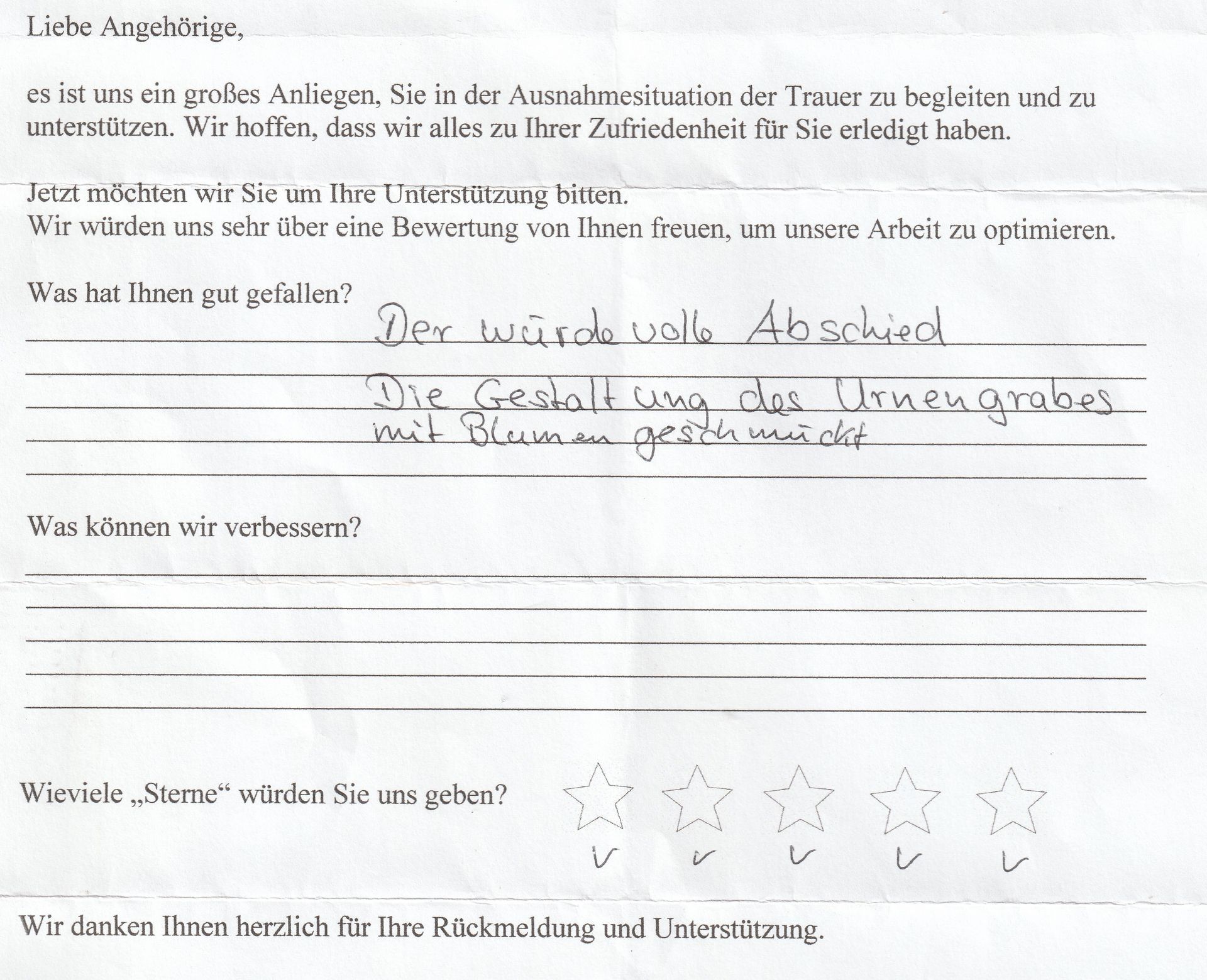Handschriftlicher Feedbackbogen. Der Auftraggeber lobt eine Trauerfeier und erwähnt „den würdevollen Abschied“ und „die Gestaltung des Urnengrabes“.
