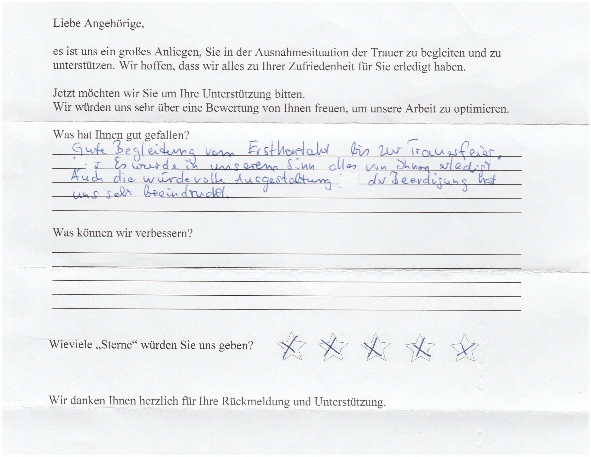Ein handschriftliches Kundenfeedbackformular mit einer Bewertung und einem Kommentar zu einer guten Erfahrung.