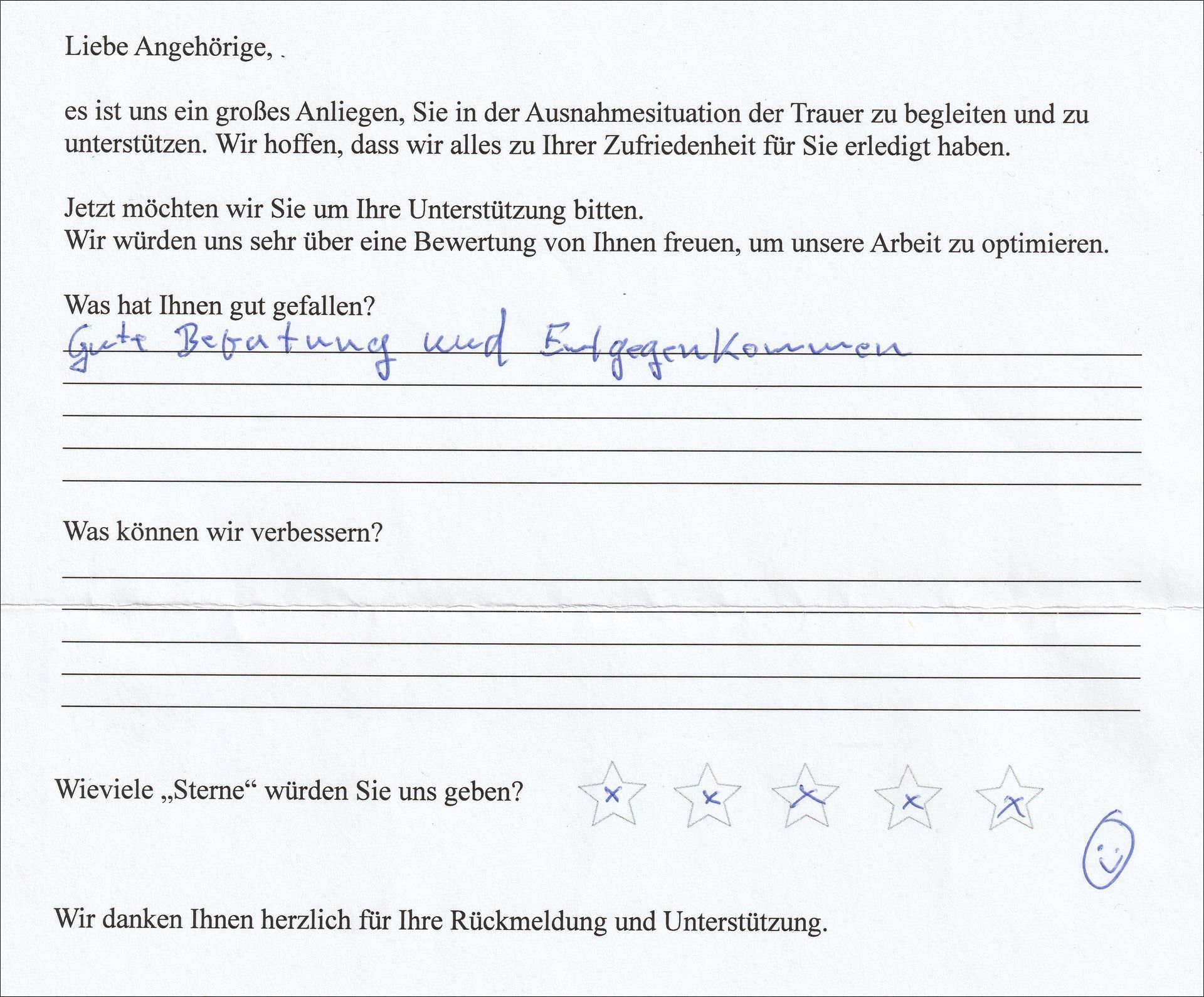 Handschriftlicher Feedbackbogen mit einer guten Bewertung und einem Hinweis zu „guter Beratung und Höflichkeit“.