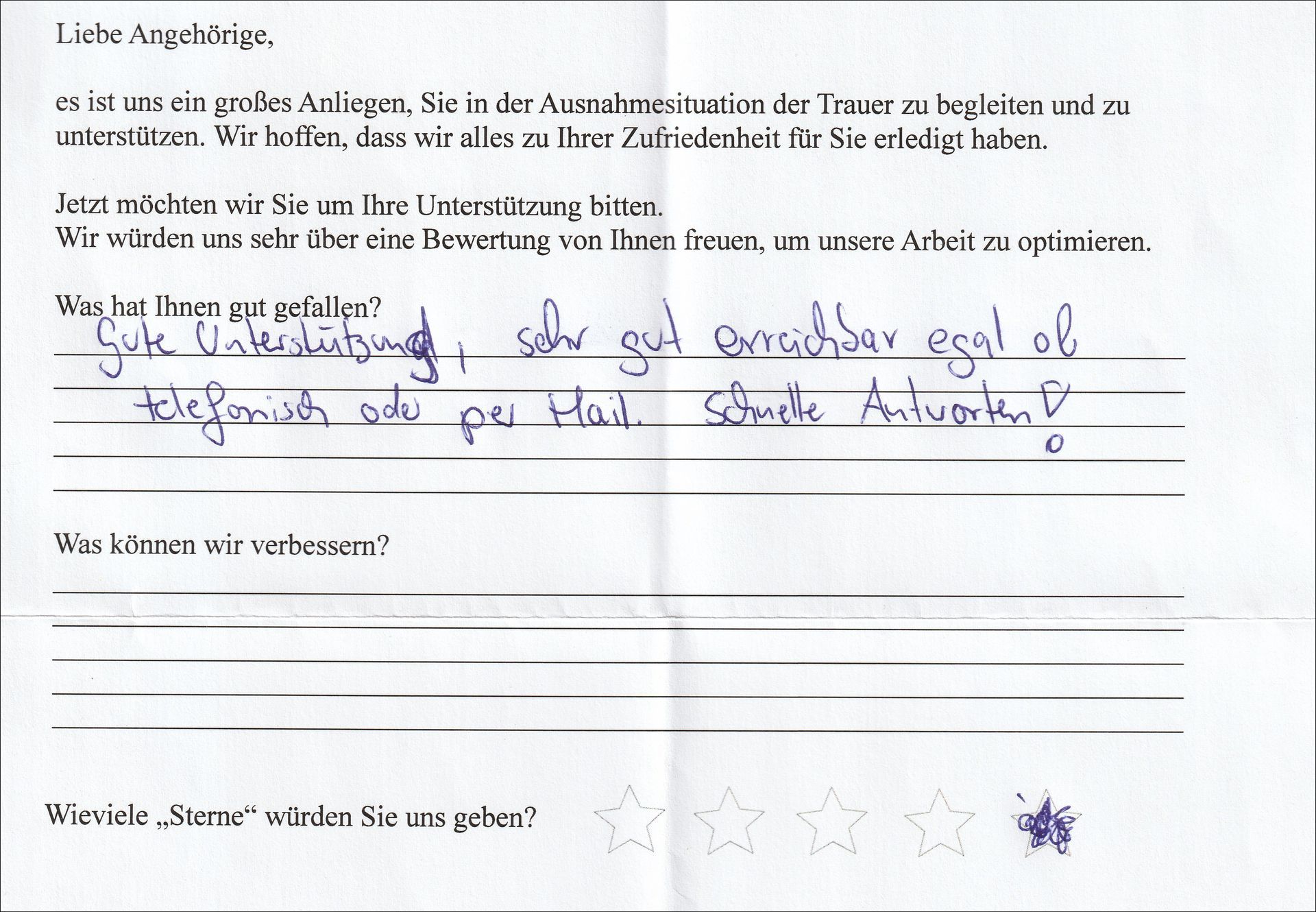 Handschriftliches Feedback-Formular mit Lob für den Kundenservice und 5-Sterne-Bewertung.