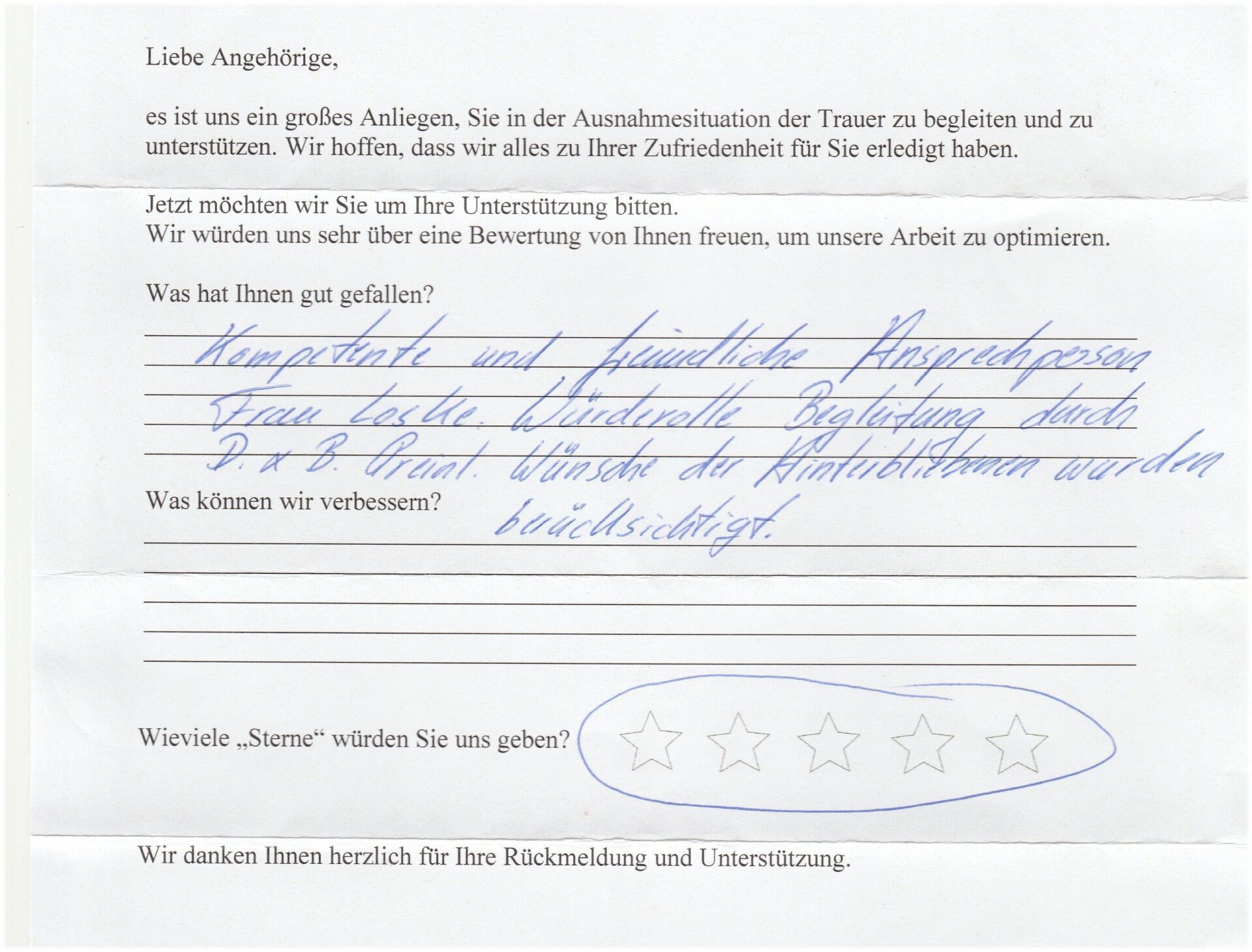 Kundenfeedbackformular mit handschriftlichem Text, eingekreiste Vier-Sterne-Bewertung.