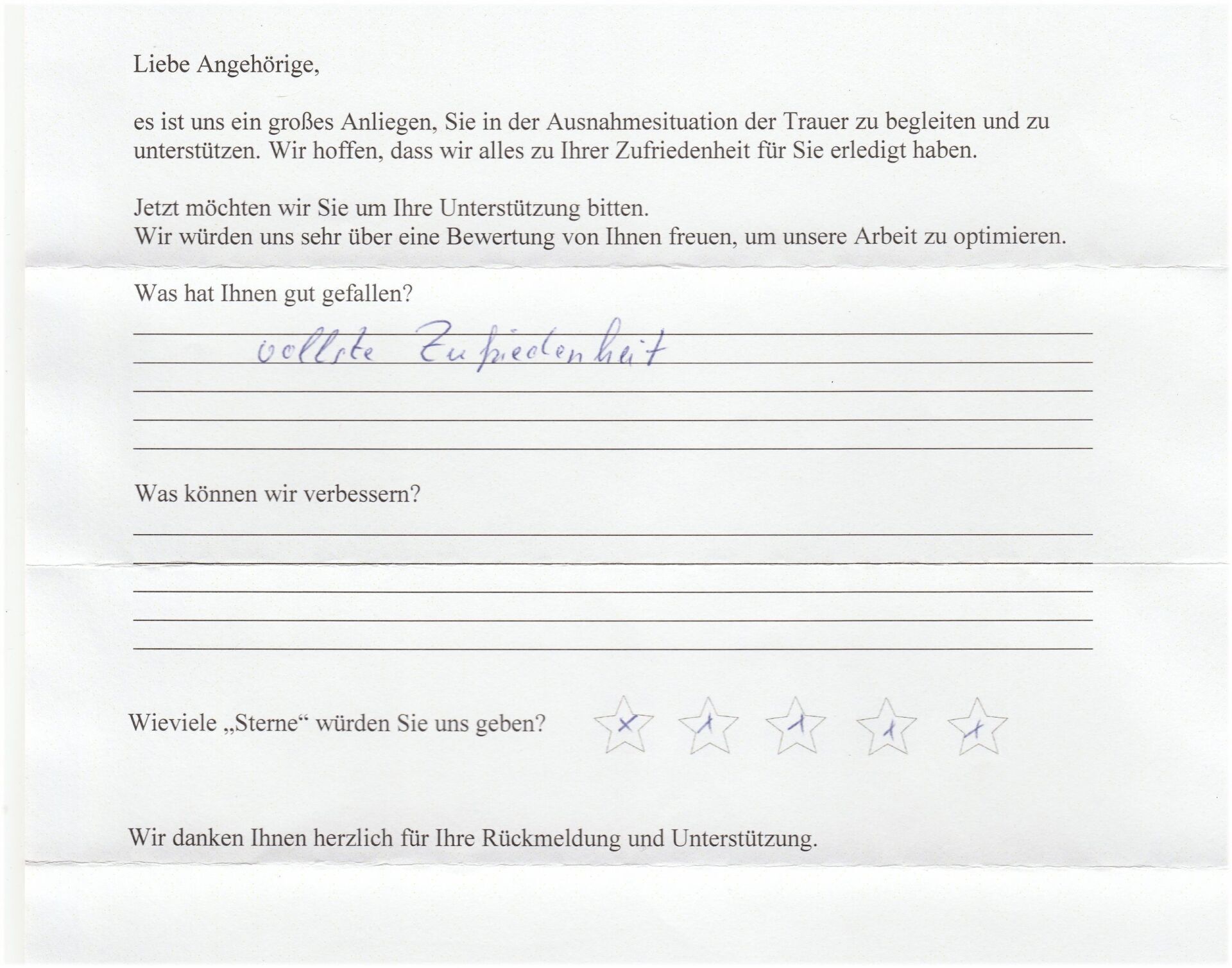 Handschriftlicher Kundenfeedbackbogen mit Text und Sternebewertung, deutsch.