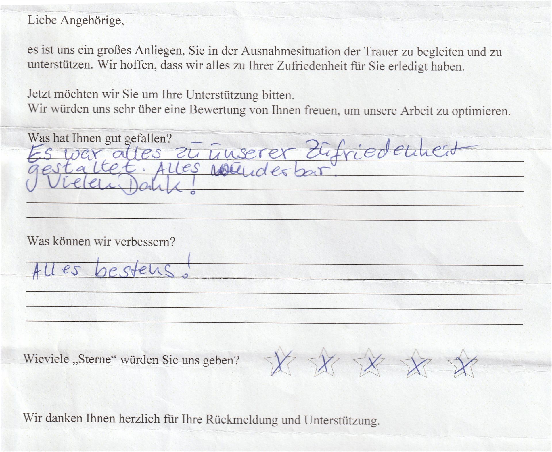 Handschriftliches Feedbackformular mit deutschem Text und angekreuzten Kästchen; positiver Kommentar zum Service.