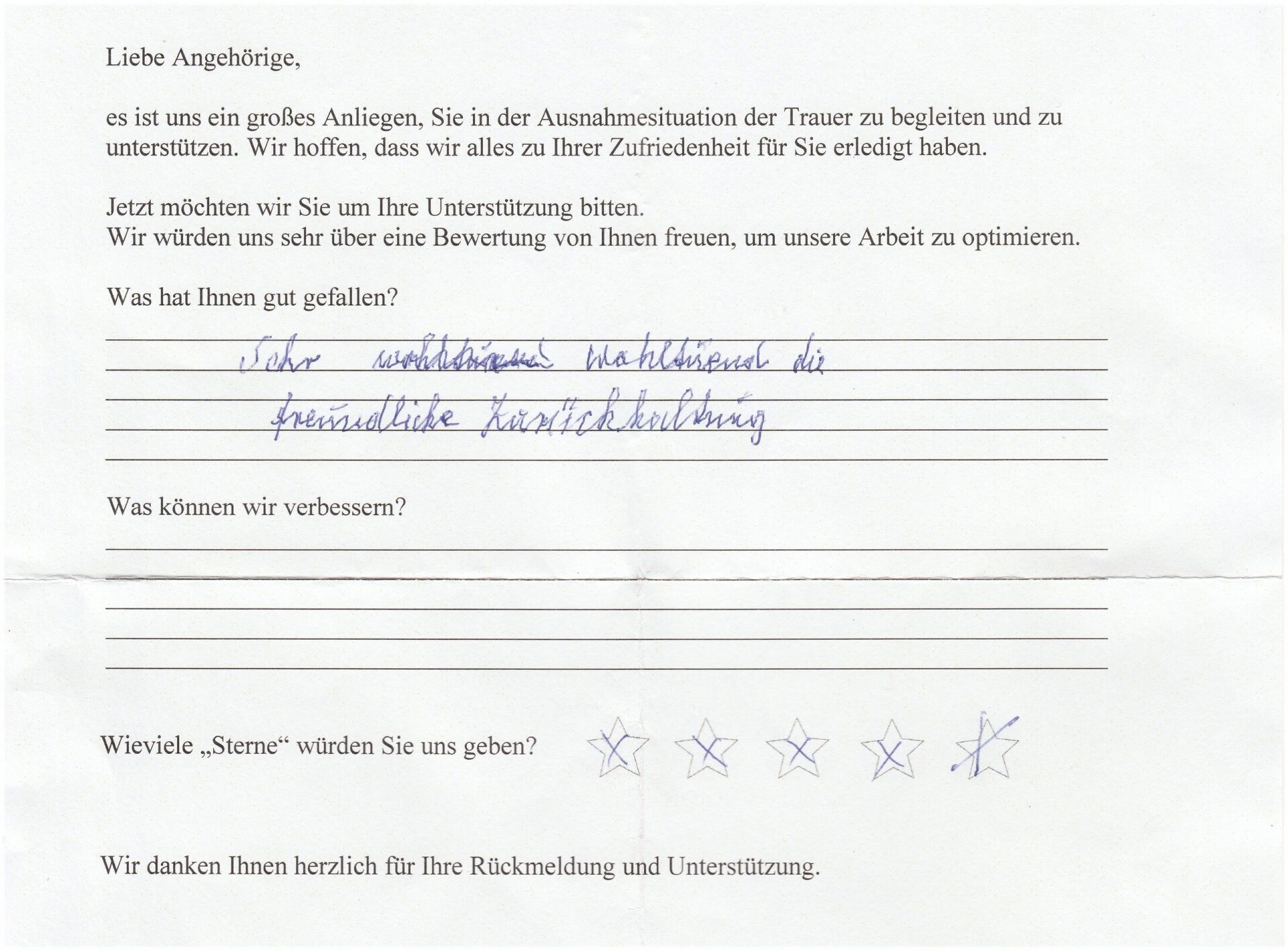 Handschriftliches Feedback-Formular. Positive Kommentare und eine Vier-Sterne-Bewertung. Deutscher Text.