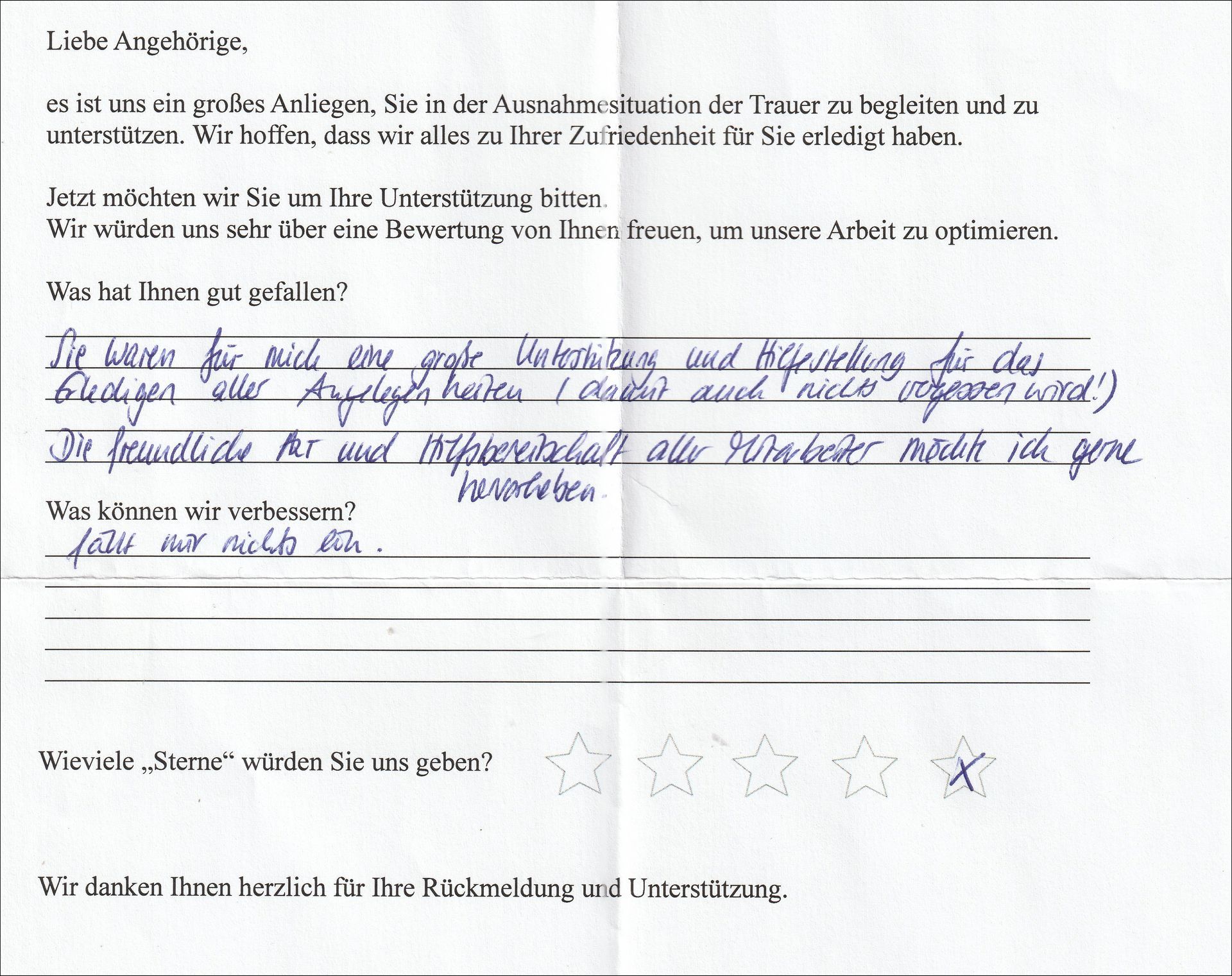 Ein handschriftliches Kundenfeedbackformular; die Antwort hebt den guten Service mit einer Bewertung von einem Stern hervor.